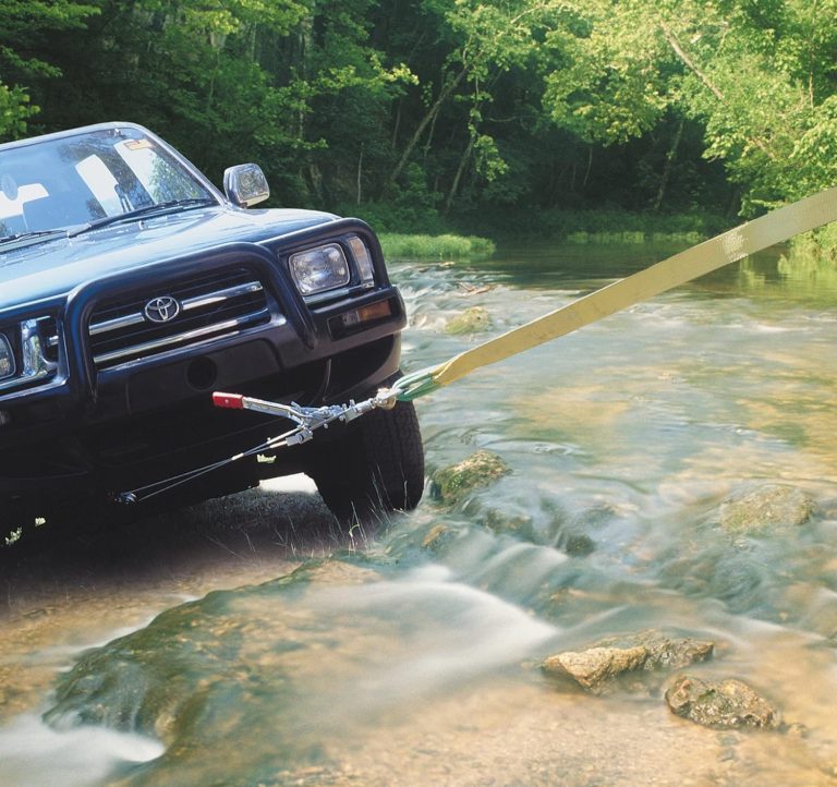 Comment installer un treuil sur un 4×4 : branchement 12V et montage